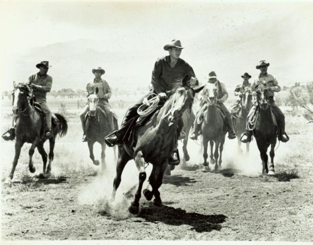 Max (McQueen) rides with the gang of robbers.